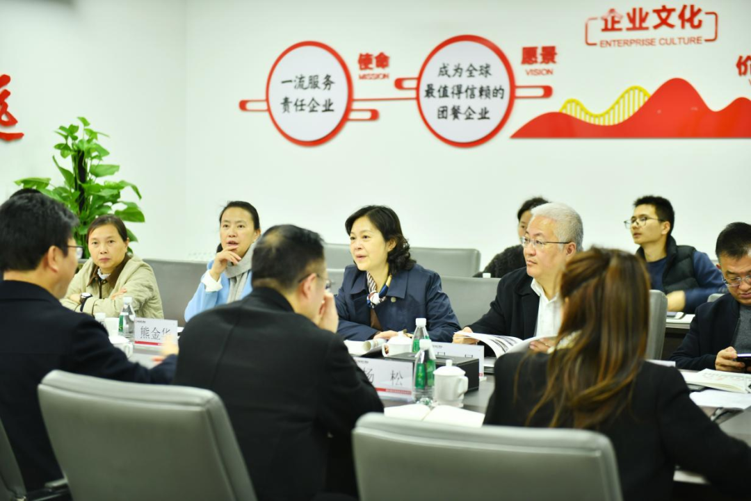 四川省商务厅副厅长尹奇志一行莅临Cmp冠军餐饮集团调研指导